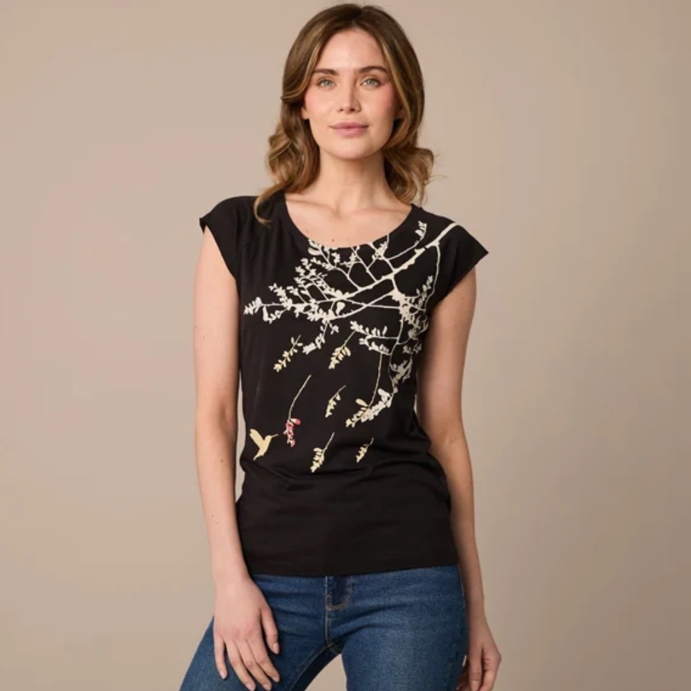 NWT umsteigen black bamboo hummingbird t shirt